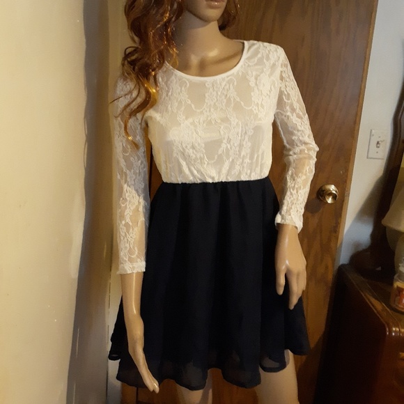 NWOT!! White Lace & Navy Blue Mini Dress Sz Small - Picture 3 of 7